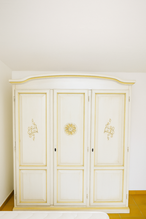 ARMADIO 3 ANTE BATTENTI STILE SARDO